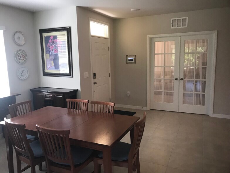 Building Photo - 25152 E Lenox Cir
