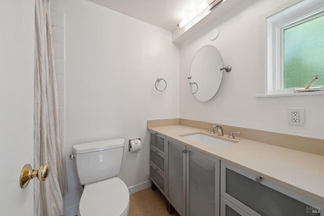 Building Photo - 125 Bayview Ave