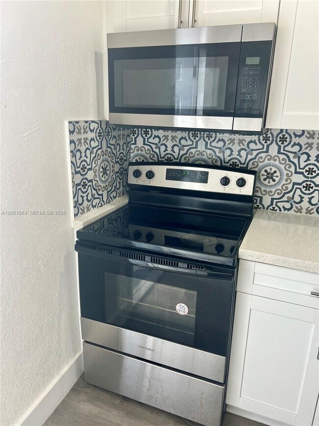 Building Photo - 2620 NW 18th Terrace