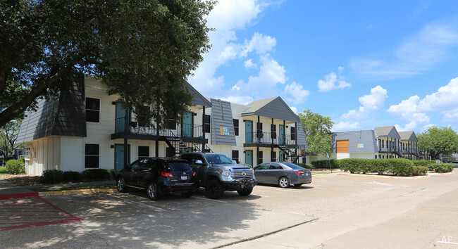 Building Photo - 2101 Harvey Mitchell Pky S