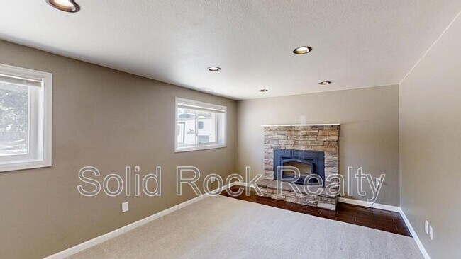 Building Photo - 5780 Eldora Dr