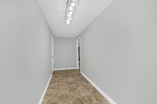 Building Photo - 613 Channell Dr