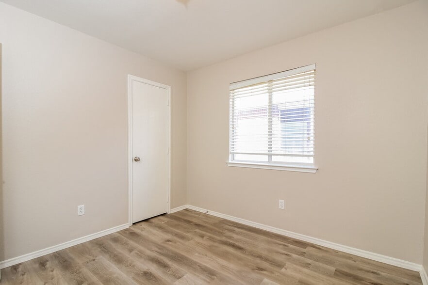 Building Photo - 9104 Chisholm Trail