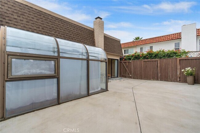Building Photo - 13 Rockrose Way
