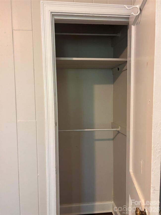 Building Photo - 2565 Brentwood Pl