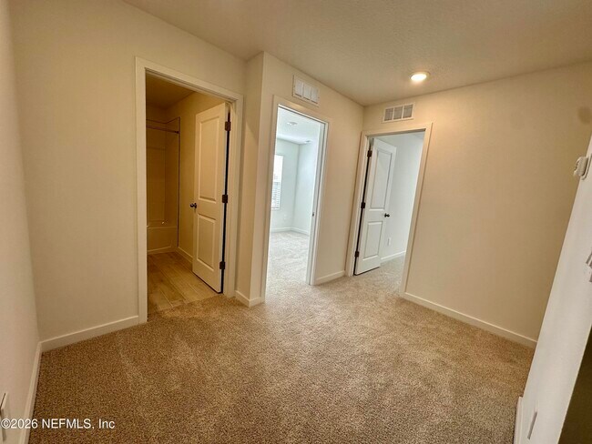 Building Photo - 166 Yellowstone Dr