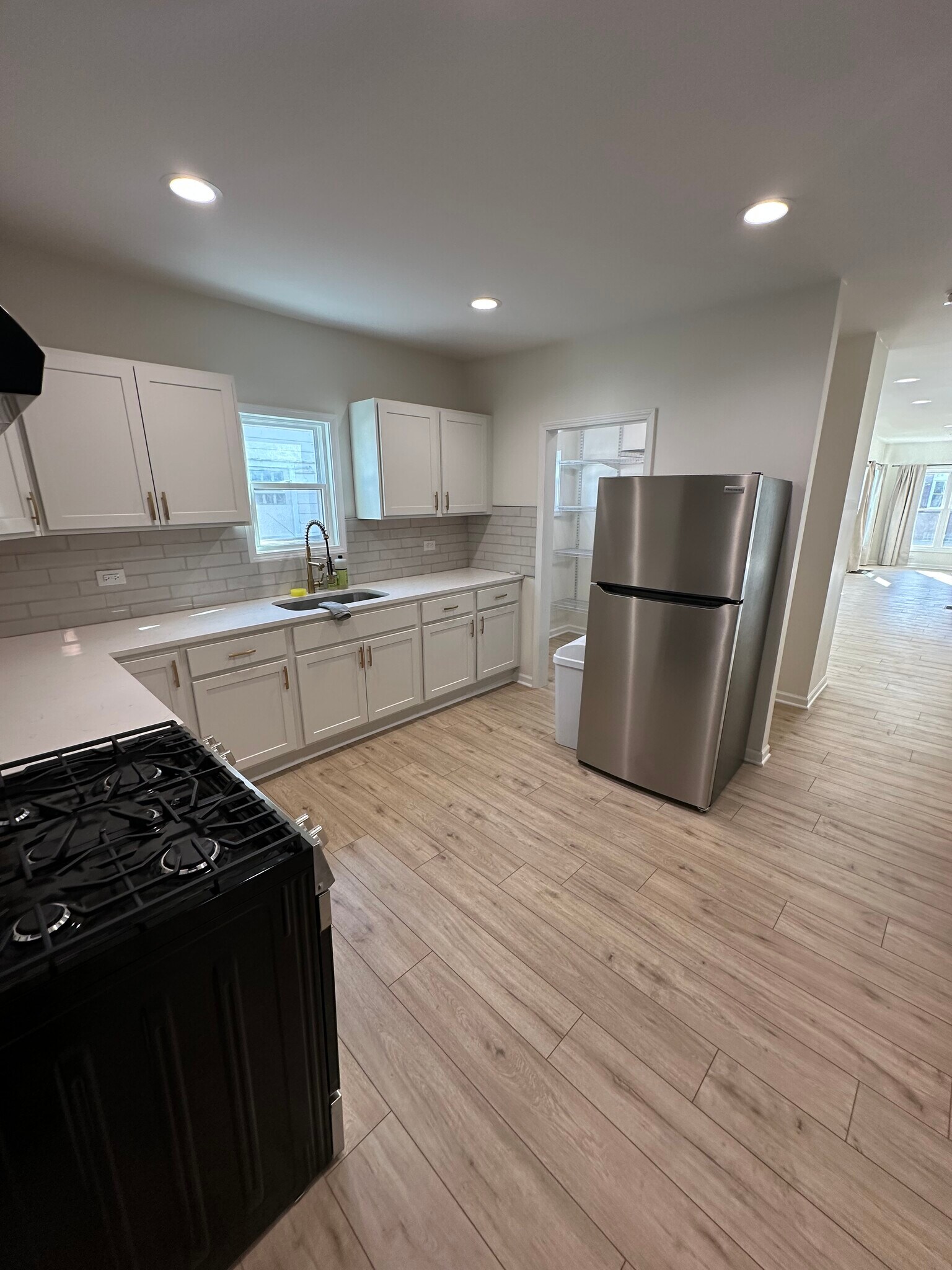 Kitchen - 1835 Lincoln St