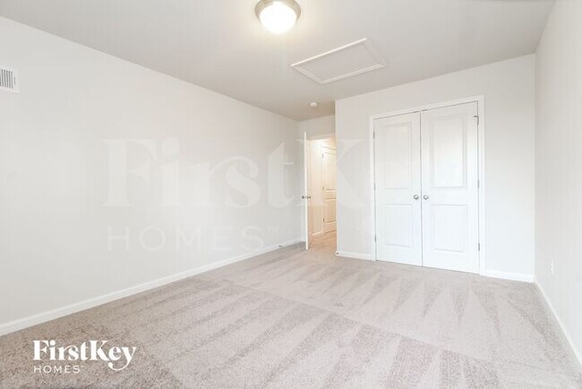 Building Photo - 406 Stonefence Dr