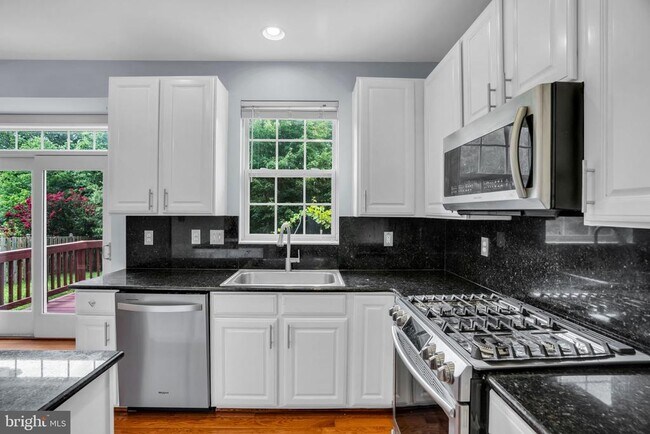 Building Photo - 8142 Tenbrook Dr