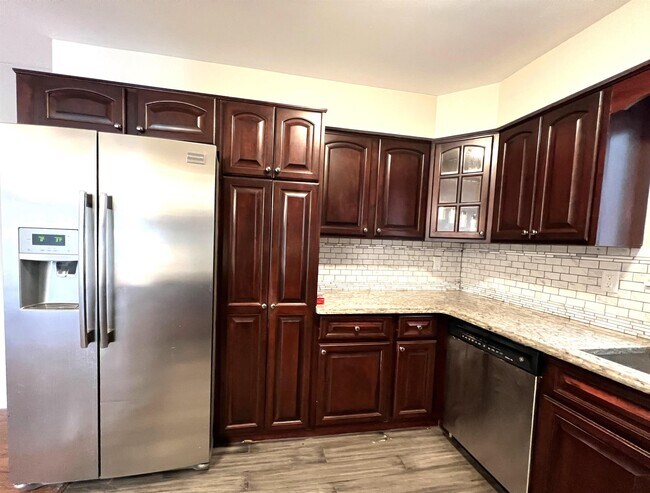 Building Photo - 25 Wallis Ave