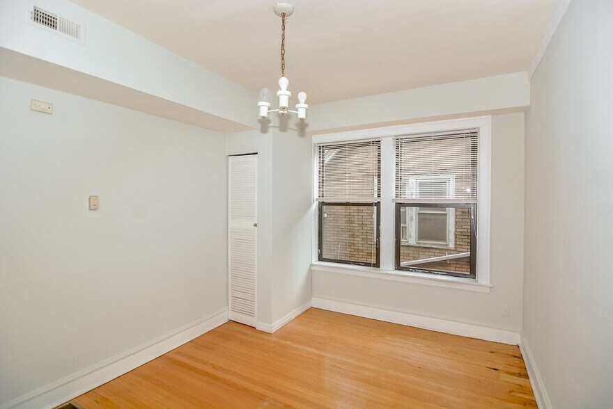 Building Photo - 1451 W Byron St