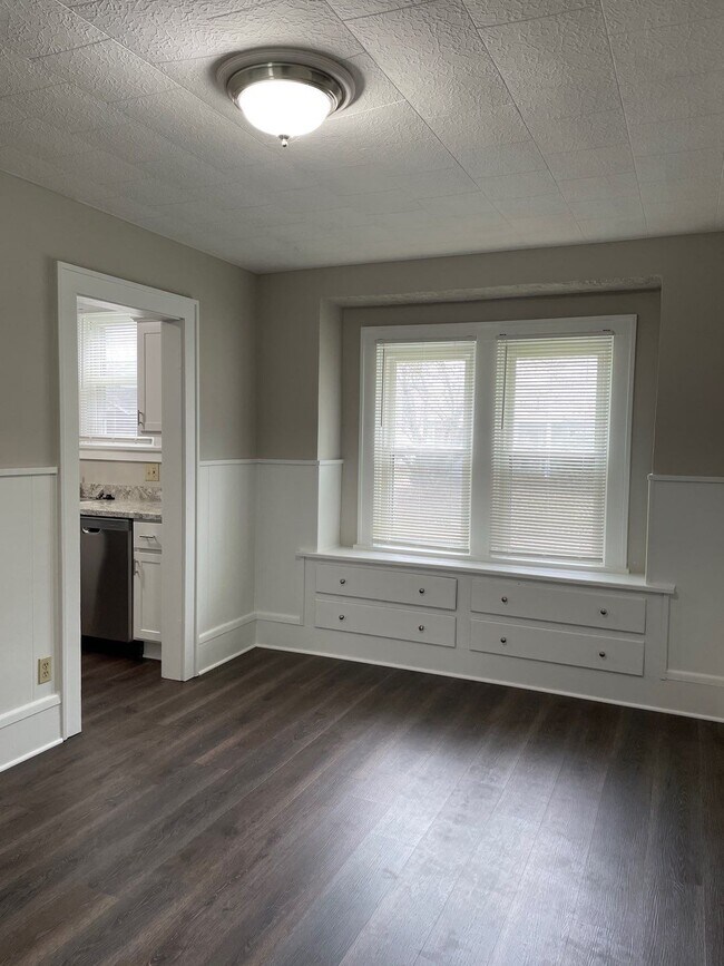 Building Photo - 147 Conrad St