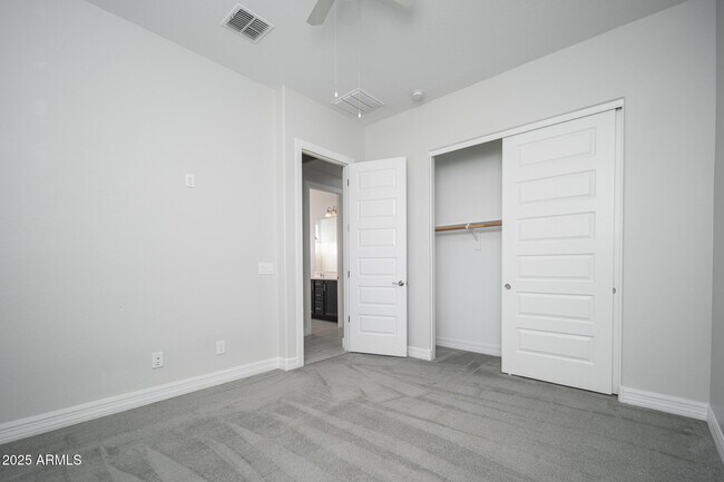 Building Photo - 9752 W Rowel Rd