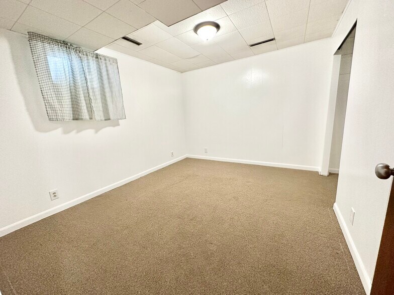 Building Photo - 1112 E 1900 N