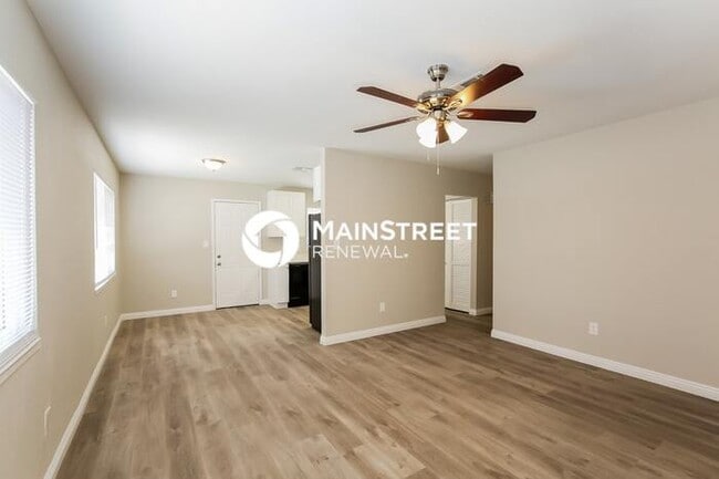 Building Photo - 4 Bedroom Pet-Friendly Home in North Las Vegas, NV with Main Street Renewal