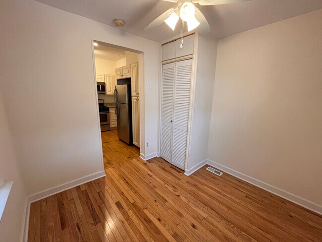 Building Photo - 5419 N Ravenswood Ave