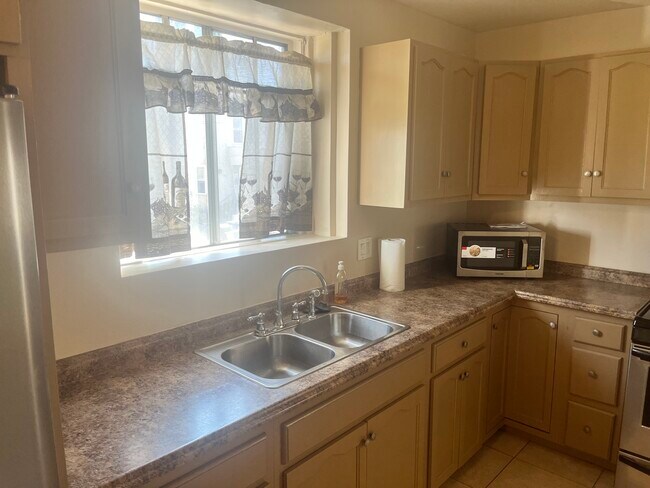 Building Photo - 2500 S Bronson Ave