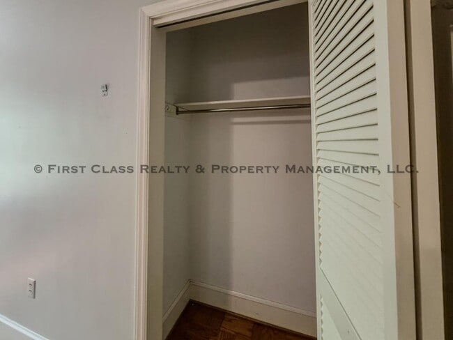 Building Photo - 500 Ashworth Rd