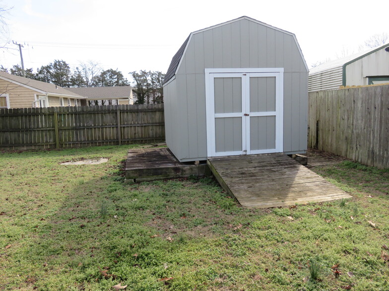 Building Photo - 1621 Dearborn Dr