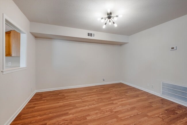 Building Photo - Easy Living in Echo Creek