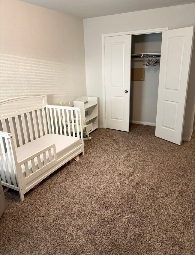 Building Photo - 17607 Desmond St