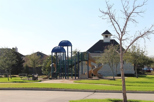 Building Photo - 2409 Avalon Trace Ln