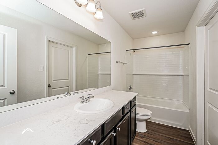 Building Photo - 6017 Mojave Dr