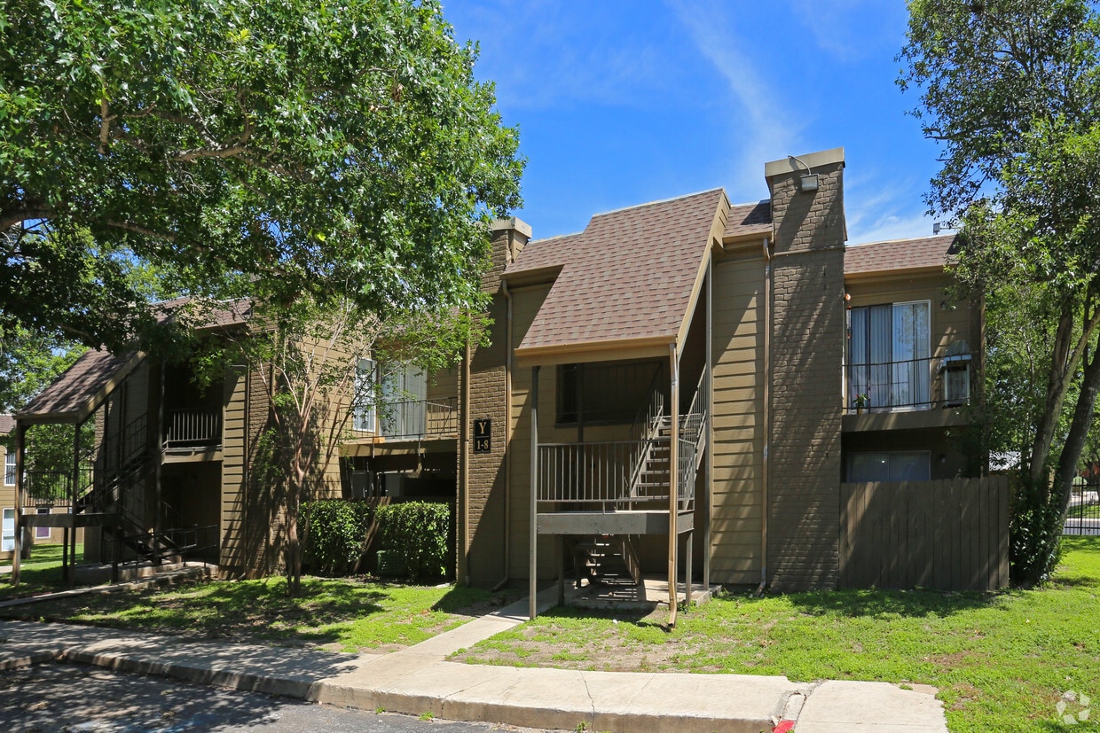 Crestwind Townhomes And Apartments San Antonio Tx Apartment Finder