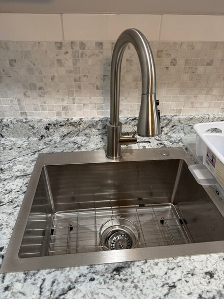 Building Photo - 18 Porter Rd