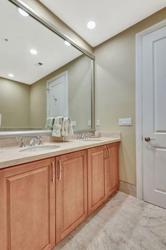 Building Photo - 3120 E Latitude Cir