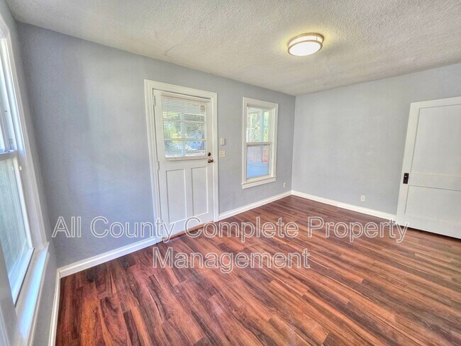 Building Photo - 616 Woodbine St