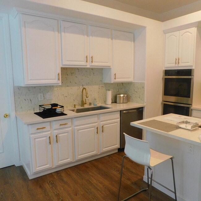 Building Photo - 14 Mission Palms Dr W