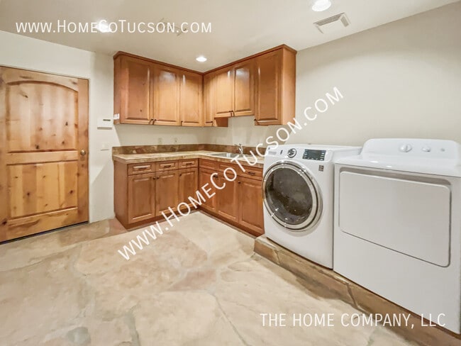 Building Photo - 1621 E Crimson Canyon Pl