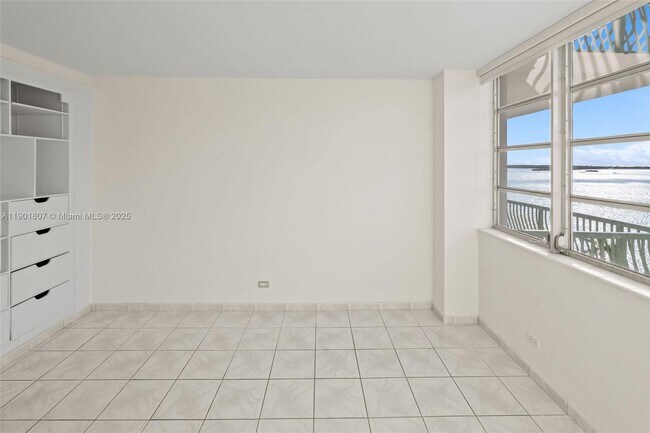 Building Photo - 1408 Brickell Bay Dr
