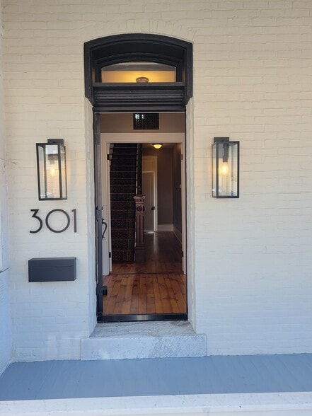 Building Photo - 301 N 1st St