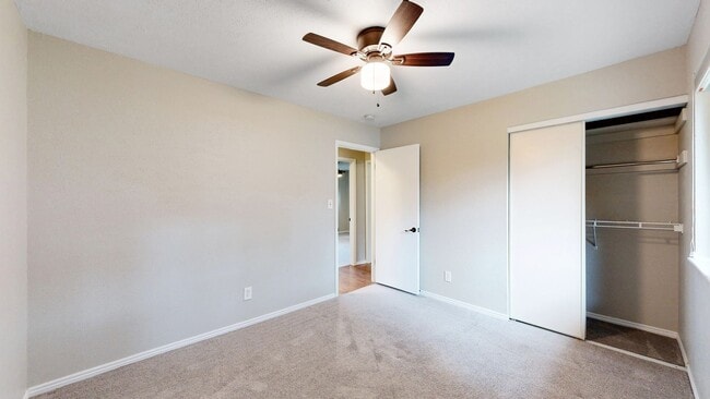 Building Photo - Amazing 4 Bed/3 Bath SFH Backing to Walnut...