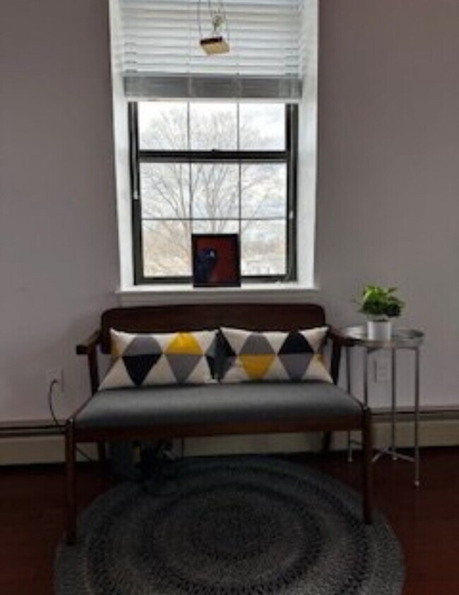 Building Photo - 1 bed 1 bath unit in a historic mill build...