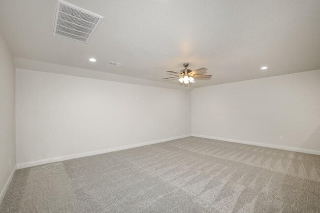 Building Photo - 7625 Woodford Ave