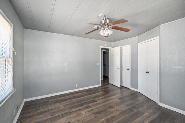 Building Photo - Welcome to your next home!