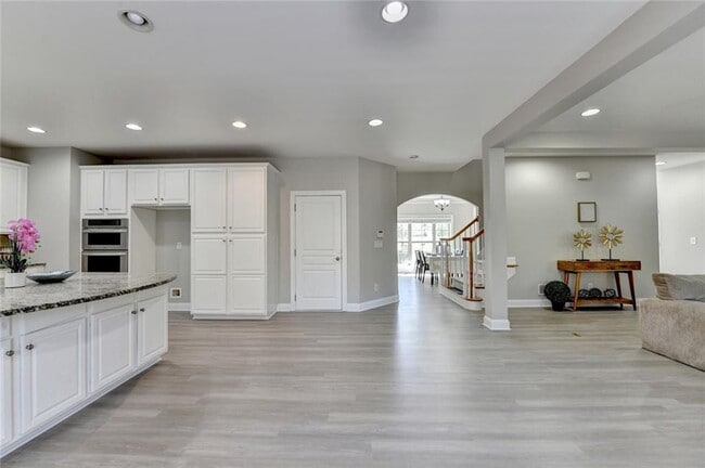 Building Photo - 4805 Shelbourne Dr