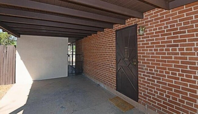 Building Photo - Charming Sam Hughes Brick Home with large ...