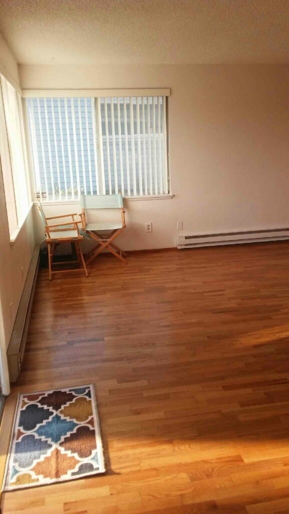 Building Photo - 3 Bed 1 Bath Home with garage