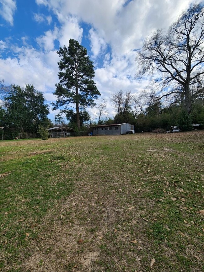 Building Photo - 1827 S Fredonia St