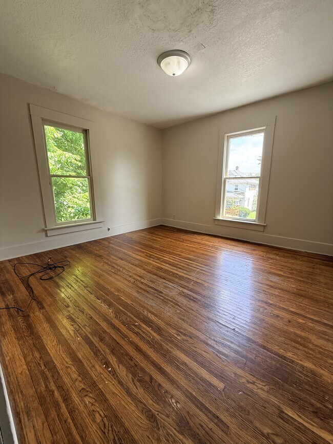Building Photo - 430 Elmwood Pl