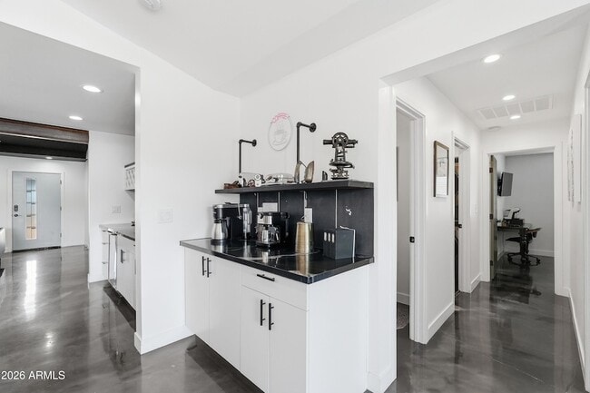 Building Photo - 2812 N 71st Pl