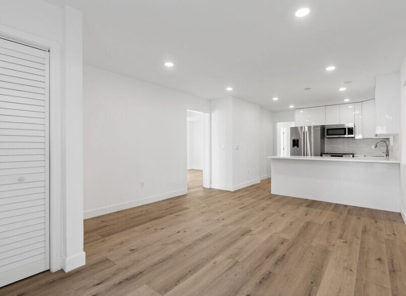 Building Photo - 1025 Pleasantview Ave
