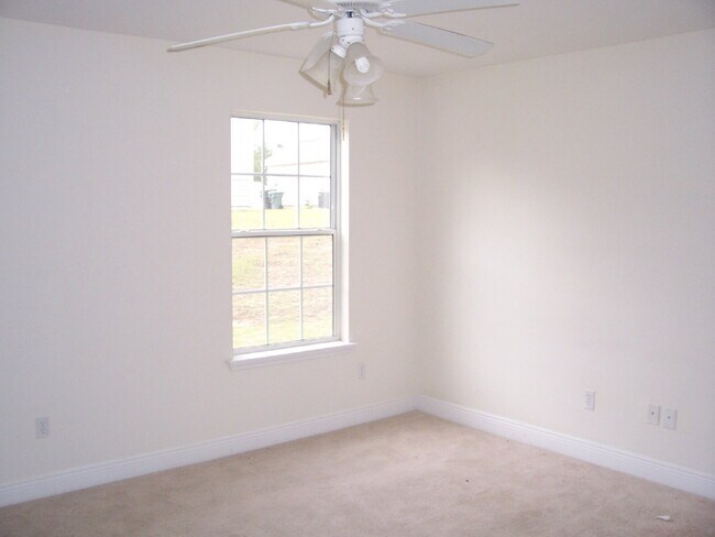 Building Photo - SPACIOUS 3BR/3BA TOWNHOME WITH ALL THE EXTRAS
