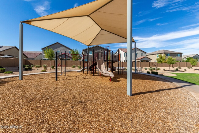 Building Photo - 15142 W Sherman St