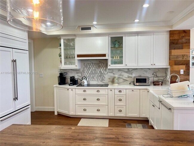 Building Photo - 21050 Point Pl