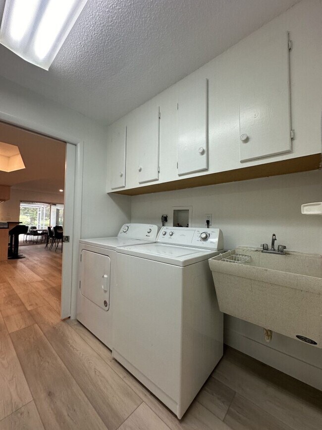 Building Photo - 2780 Landmark Dr